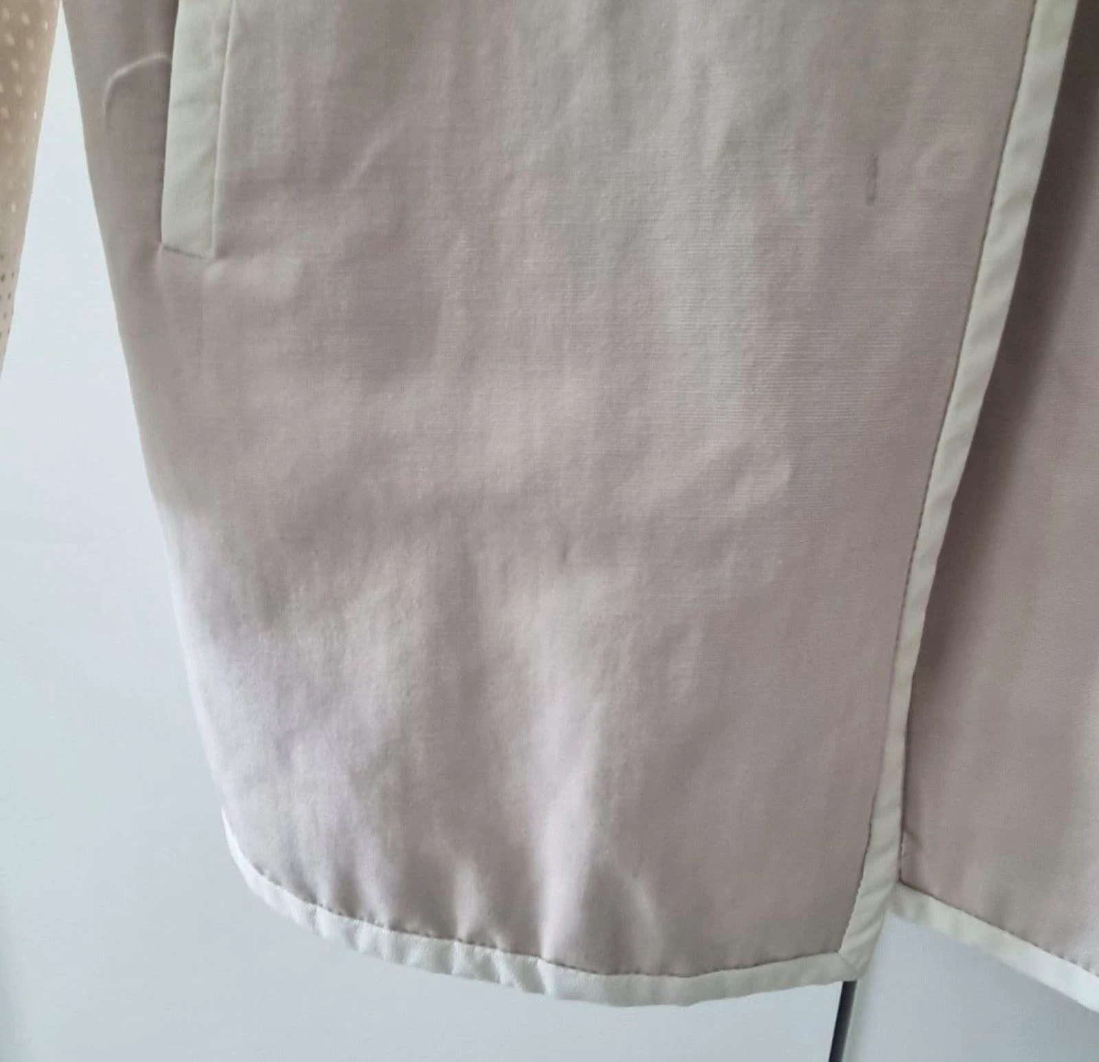 Madeleine elegante gabardina / chaqueta de verano beige crema mangas perforadas 44 – photo 5